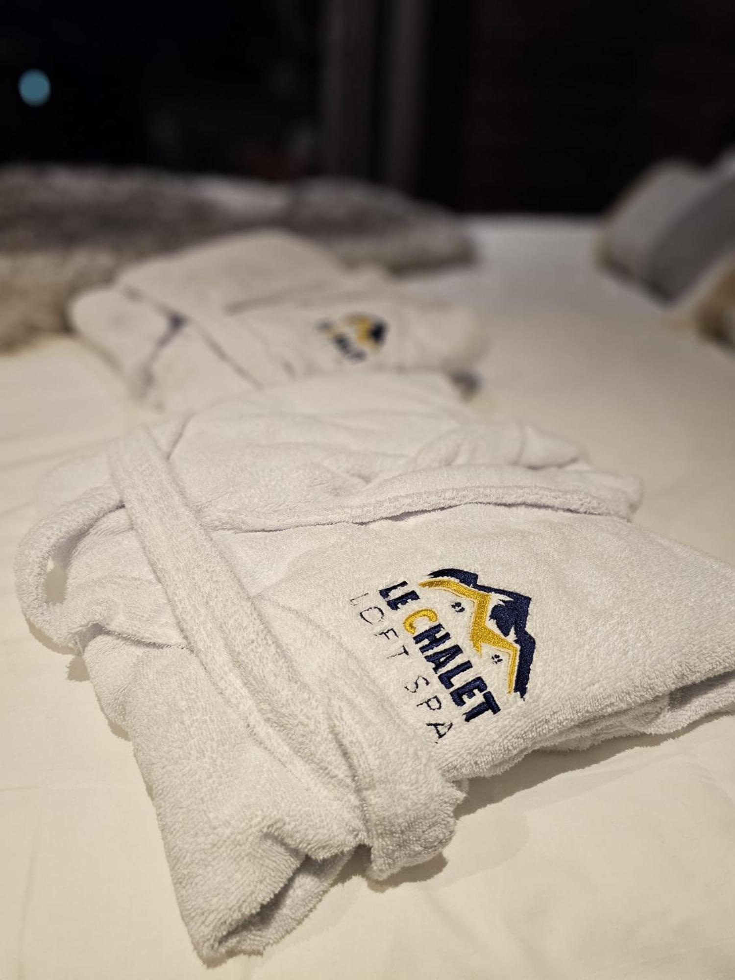 Le Chalet Loft Spa Calais Eksteriør bilde